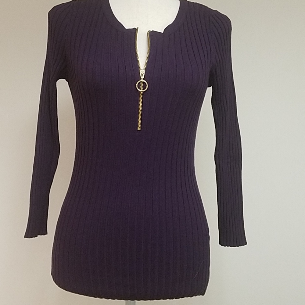 I.N.C. Plum plunging V sweater Sz. M